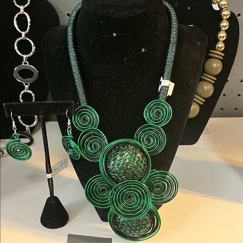 Elegant Green Spiral Necklace and Earring Set